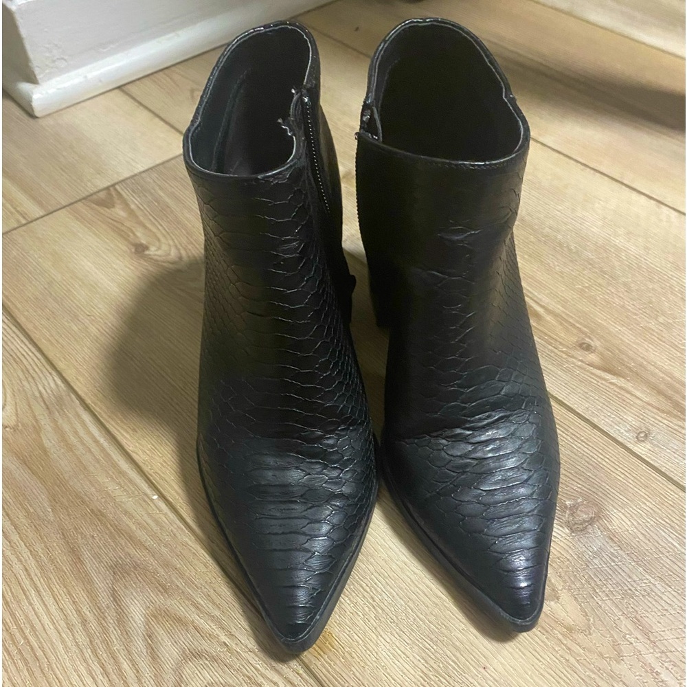 Sydney ankle black boots